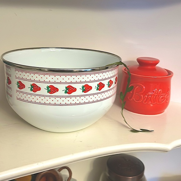 Strawberries Serving Bowl by The Main Vintage Enamel Large Bowl EUVC Strawberry - Picture 1 of 8